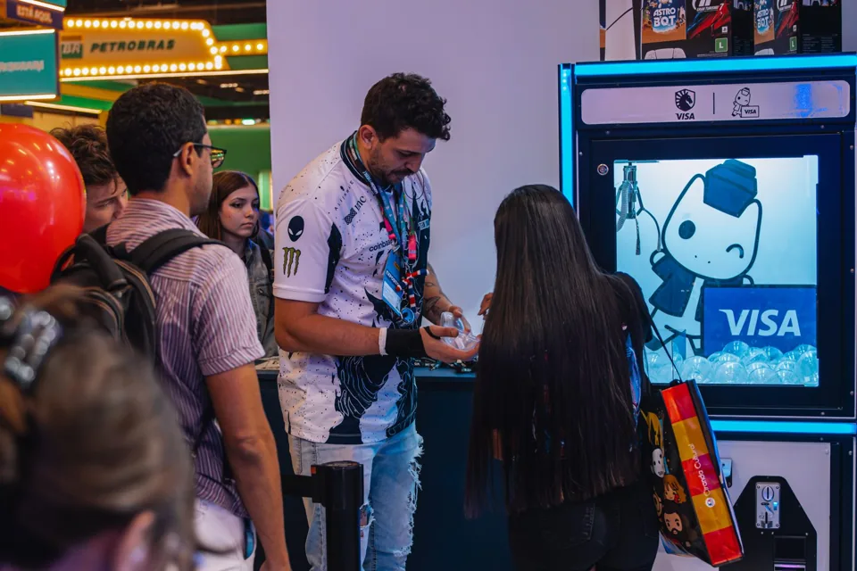 Matheus trabalhando na CCXP 2025